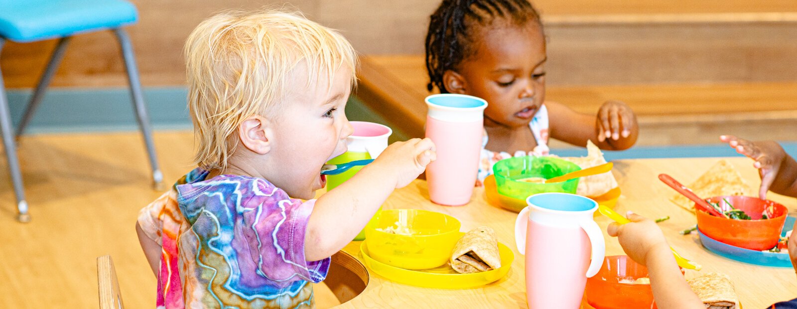 Children enjoy a fresh and nutritious meal with local produce, inspired by culinary professionals.